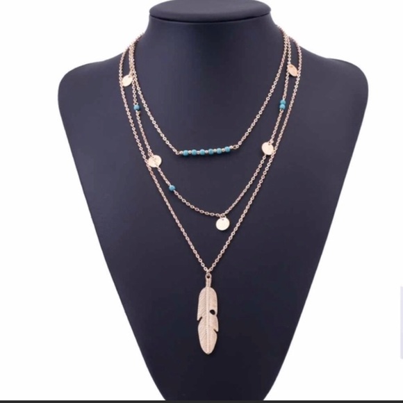 ⭐️Golden 3 layer feather necklace⭐️ - Picture 3 of 3
